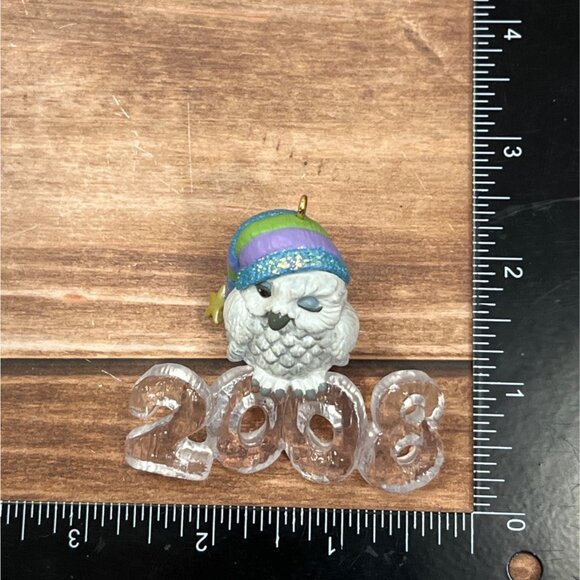 2008 HALLMARK KEEPSAKE ORNAMENT QX7061 COOL DECADE OWL IN SCARF WINKING - Picture 8 of 8